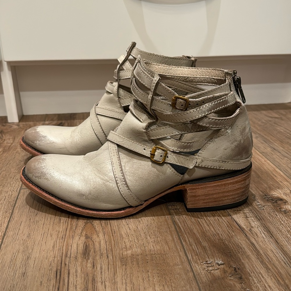 Freebird by Steven Distressed Cream Leather Stair Strappy Booties 9